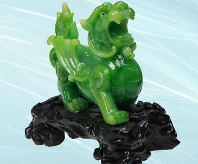 Ý Nghĩa Phong Thủy Tượng Tỳ Hưu Phong Thủy Để Bàn Đá Thạch Anh Xanh.png